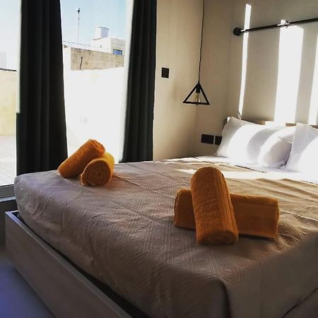 Appartamento Chic Penthouse Industrial-Style Mosta Esterno foto