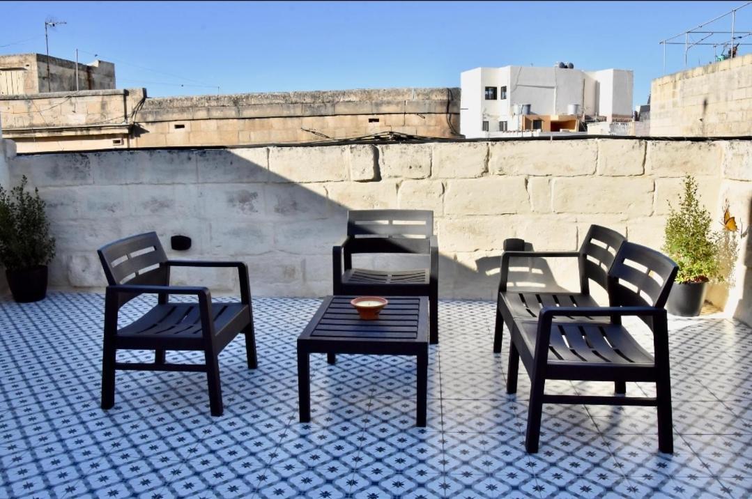 Appartamento Chic Penthouse Industrial-Style Mosta Esterno foto