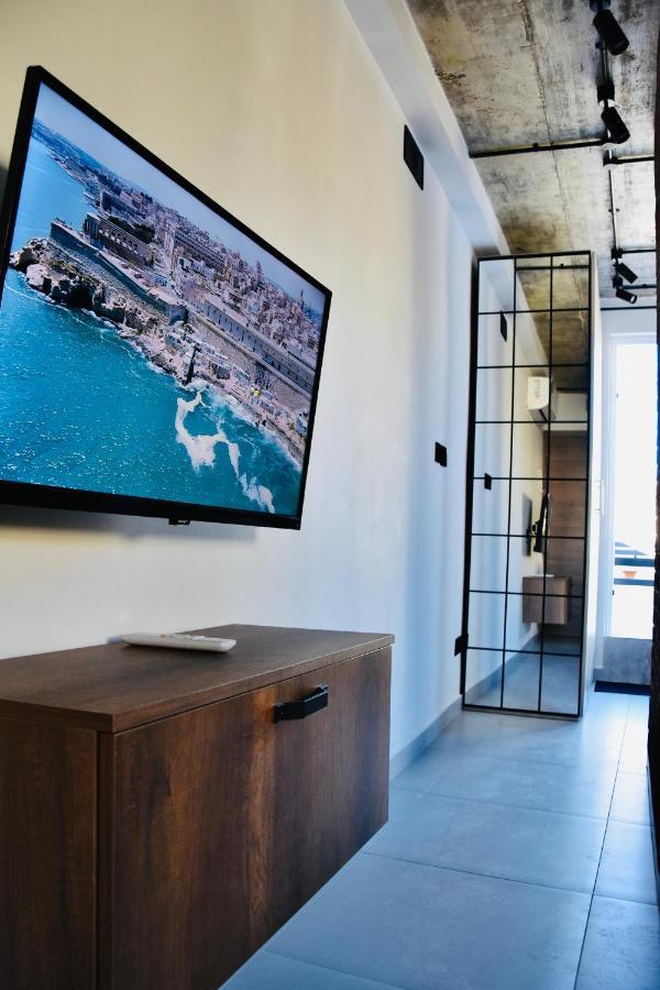 Appartamento Chic Penthouse Industrial-Style Mosta Esterno foto