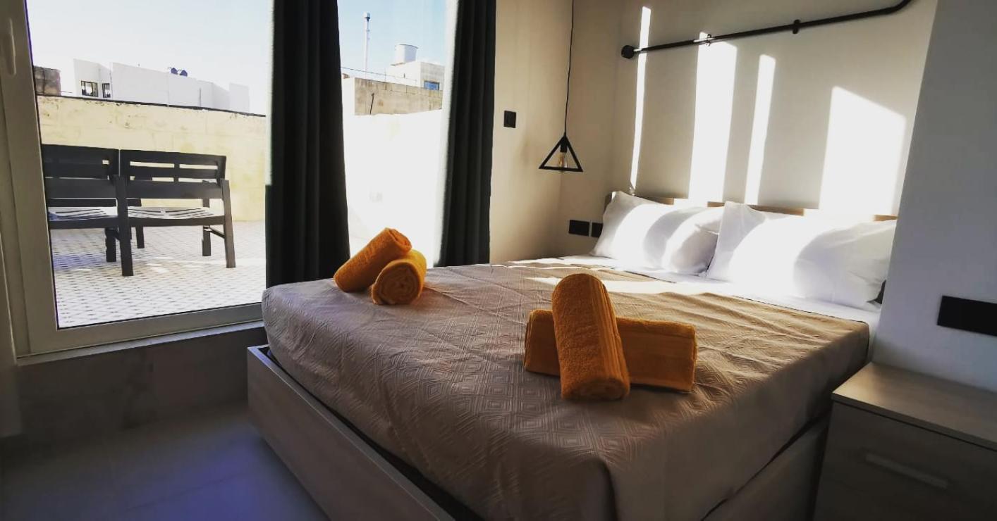 Appartamento Chic Penthouse Industrial-Style Mosta Esterno foto